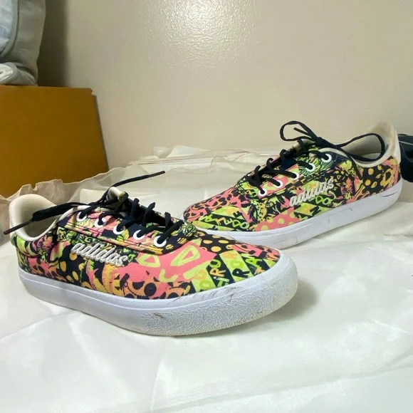 ⬇️🔴 ADIDAS multi colored graphic art sneakers 🎨 - Picture 2 of 6